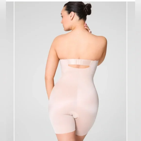 SPANXshape™ Suit Your Fancy Strapless Cupped Mid-Thigh Bodysuit - Picture 4 of 4